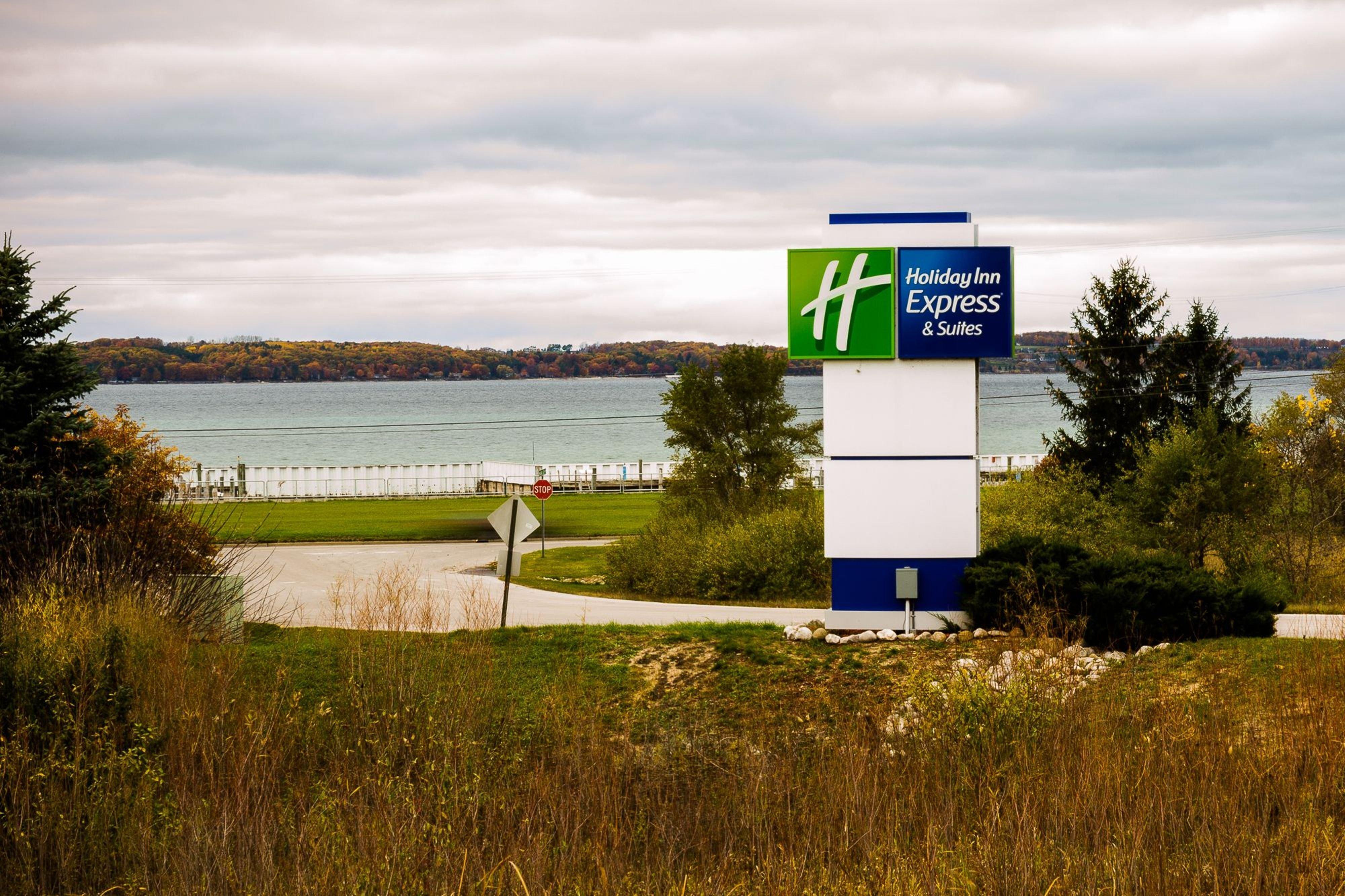 Holiday Inn Express Hotel & Suites Acme-Traverse City By Ihg Esterno foto