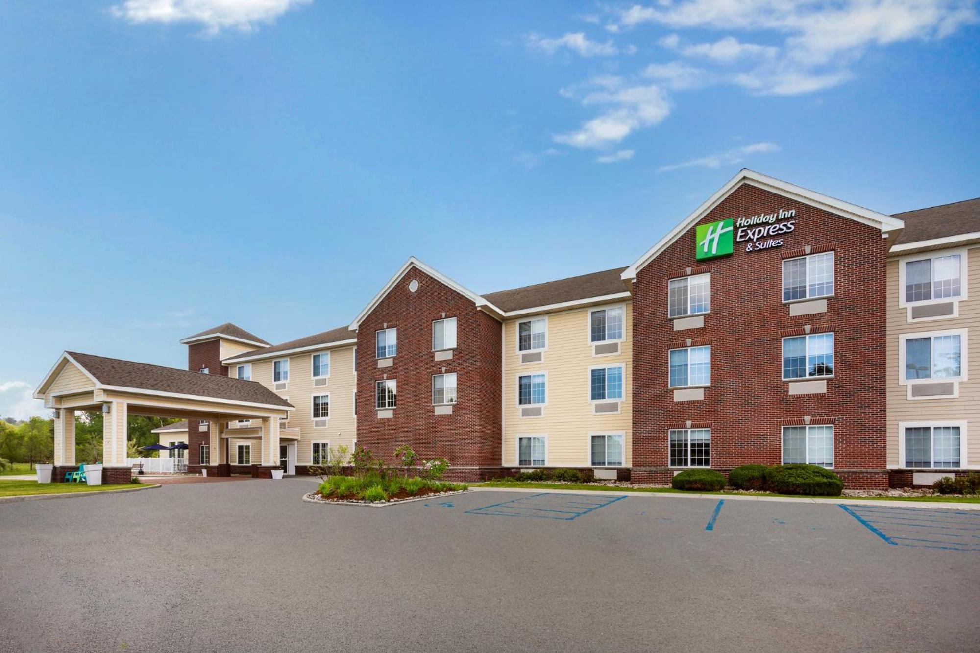 Holiday Inn Express Hotel & Suites Acme-Traverse City By Ihg Esterno foto